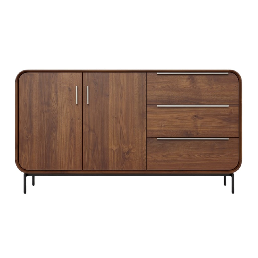 Moderne houten dressoir met metalen handvatten